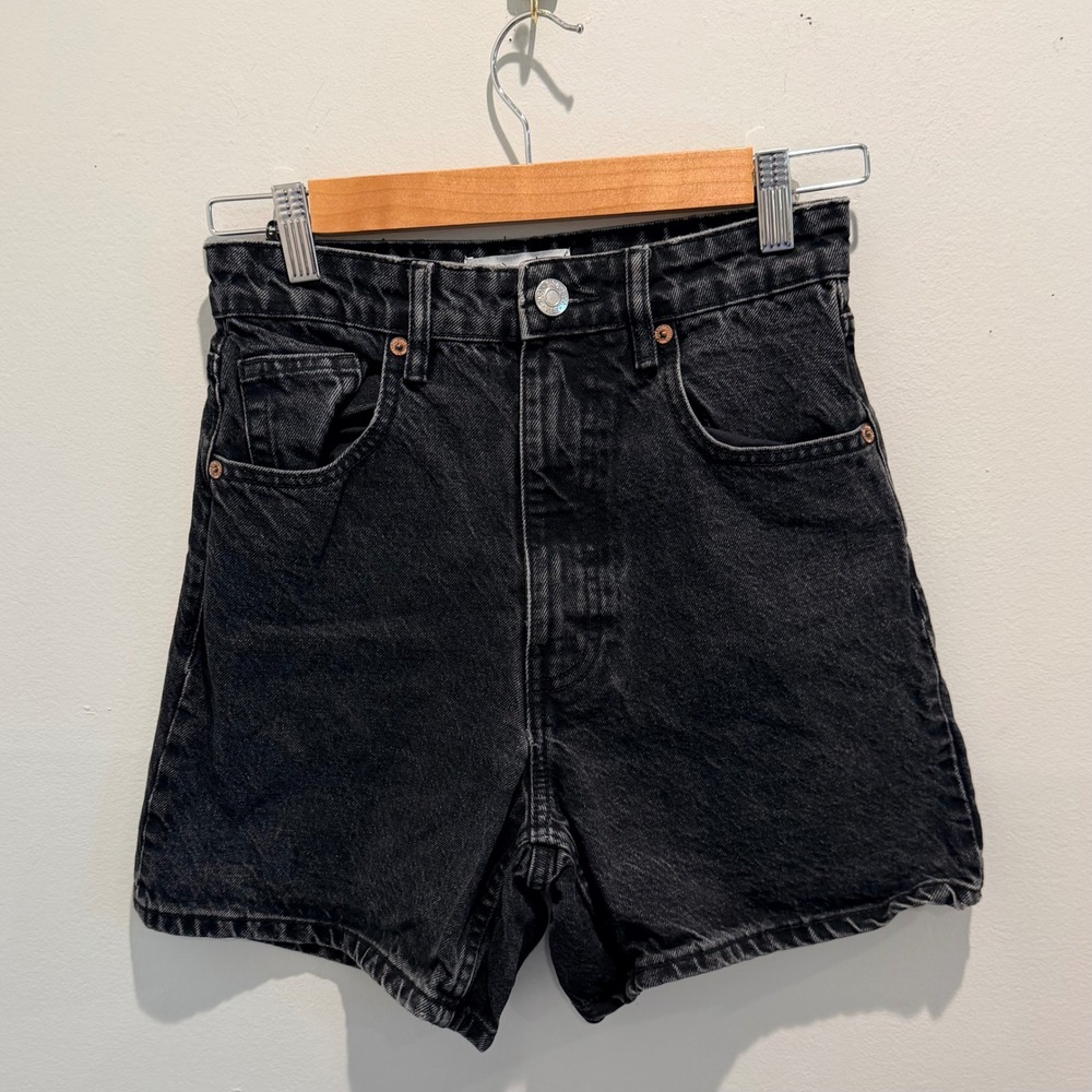 Zara Faded Black High-Waisted Denim Mom Shorts | Size US 2 / EUR 34